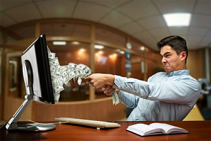 برداشت درآمد outsourcely